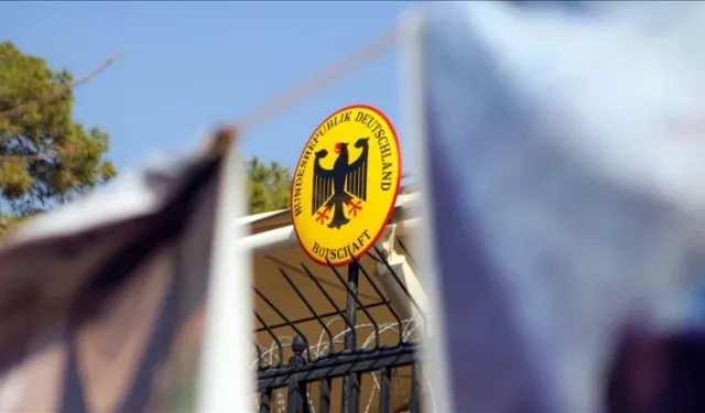 Almanya, büyükelçilik personelini İran'dan çıkardı