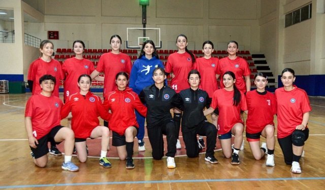 Diyarbakır'ın kadın hentbolcuları 1. Lig'e göz kırptı: Hedefe çok yaklaştı