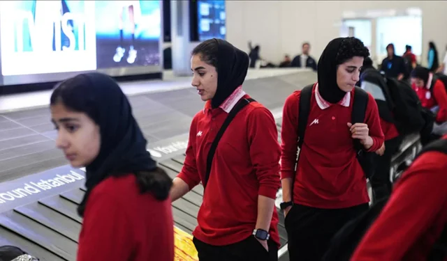 İran Kadın Futbol Takımı Türkiye üzerinden döndü