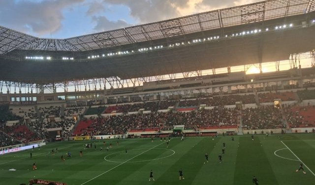 Binlerce Amedsporlu taraftar yerini aldı: İşte Diyarbakır Stadı'nda manzara
