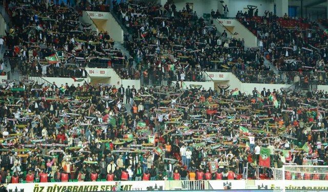 Amedspor'da canlı yayın alarmı: Taraftar dev ekran istedi! Başkan TRT Spor'a seslendi