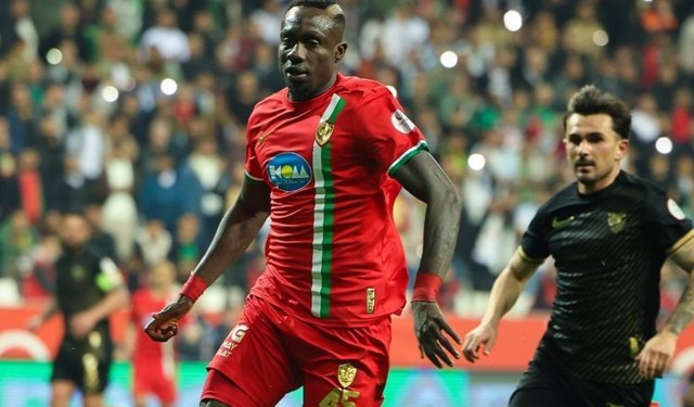 Amedsporlu Diagne 25 gol hedefini geçti, son model 25 telefon dağıttı