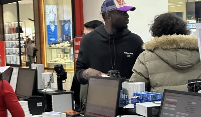 Amedspor'un yıldızı Diagne 23 telefon birden aldı: Bakın kimlere hediye etti