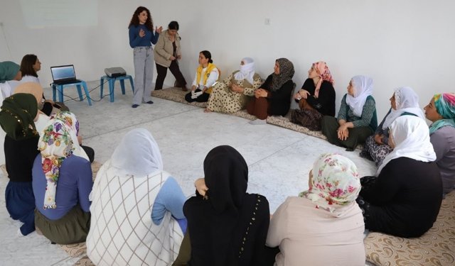 Diyarbakır'da mezrada kadın buluşması: Sağlık taraması da yapıldı