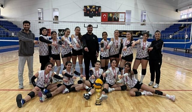 Diyarbakır'da set vermeden şampiyon olan kızlar yeni hedefi belirledi