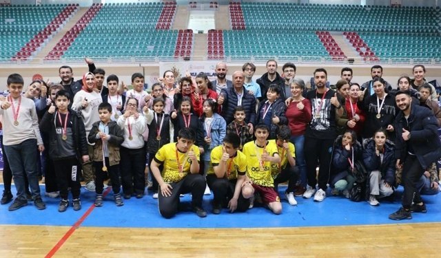 Diyarbakır'da özel sporcular kıyasıya mücadele etti
