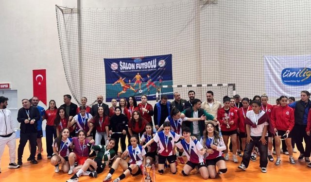 Diyarbakır'da üniversiteler arası salon futbolunda şampiyon belli oldu