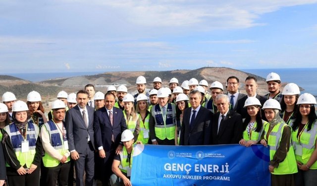 Dicle Üniversiteli gençler Akkuyu Santrali'nde: Bakan Bak da katıldı