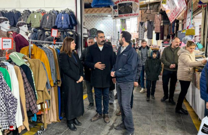 Büyükşehir Eşbaşkanları Aşefçiler Çarşısı’nda esnafın nabzını tuttu