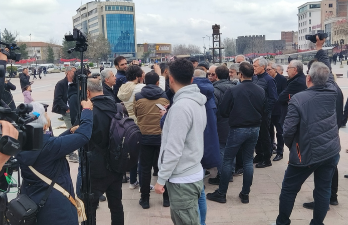 Diyarbakır’da İran protestosuna polis engeli