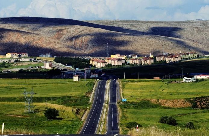 Diyarbakır-Silvan karayolunda korkutan gelişme: Ekipler devreye girdi