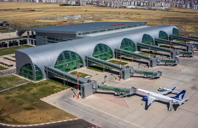 Diyarbakır Havalimanı'nda uçuş kaosu: Seferler peş peşe iptal oldu