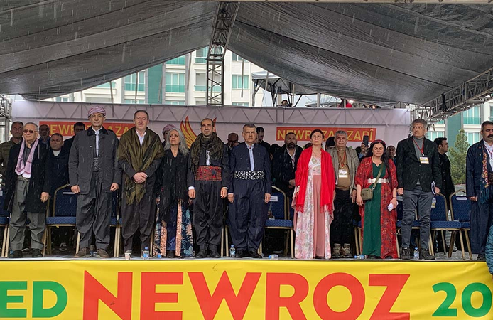 Diyarbakır’da Newroz coşkusu başladı! Alan doluyor