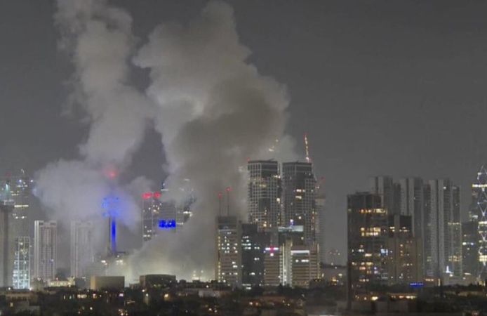Tel Aviv yanıyor: Füze saldırılarında 21 kişi yaralandı