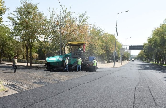 Diyarbakır'da 25 kilometre yol yenilenecek: 110 bin ton sıcak asfalt atılacak