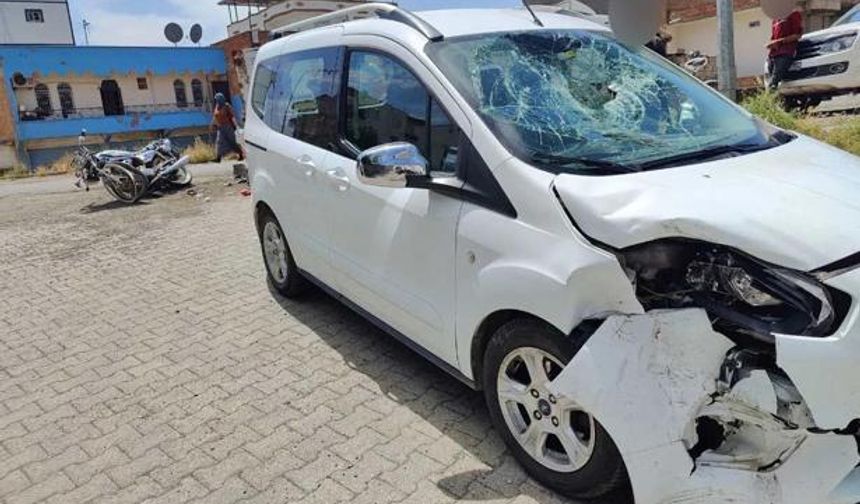 Diyarbakır’da hafif ticari araçla çarpışan motosikletin sürücüsü yaralandı