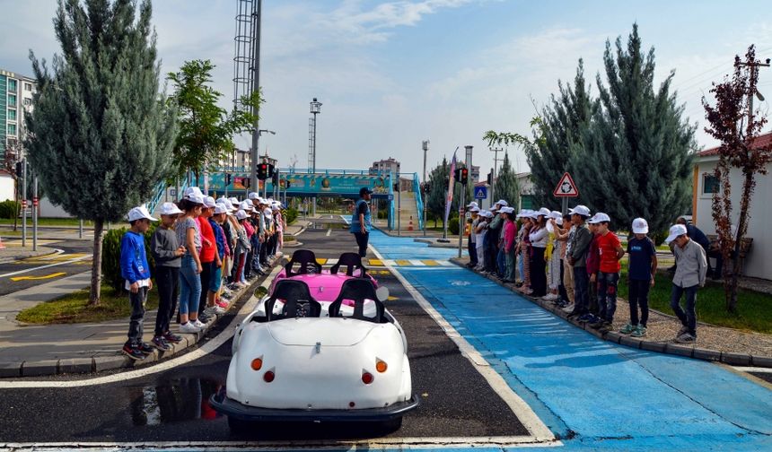 Günde 300 öğrenciye trafik eğitimi veriliyor