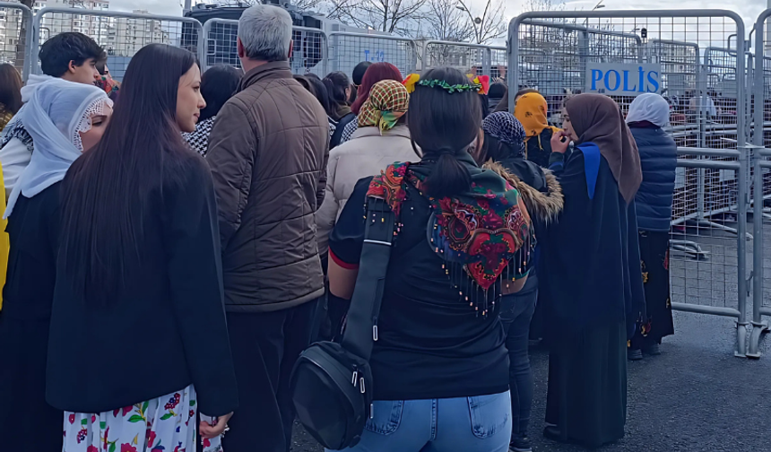 Diyarbakır’da Nevruz kutlamaları başladı: Coşku ve birlik mesajları