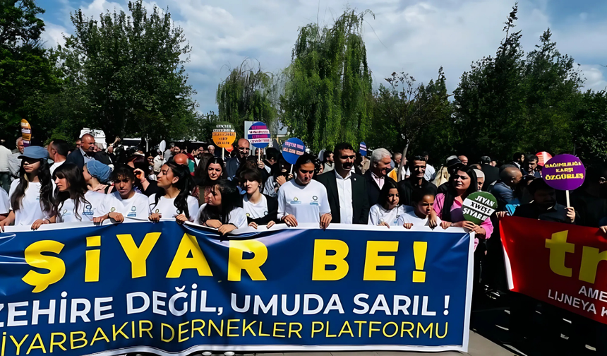 Diyarbakır’da uyuşturucu ile mücadelede birleşen sesler: Yürüyüş düzenlendi