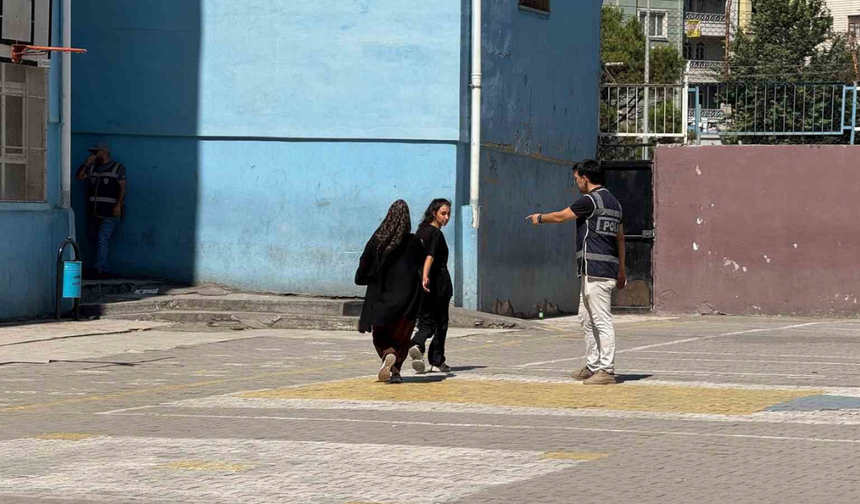 Diyarbakır’da LGS sınavı öncesi kimlik krizi