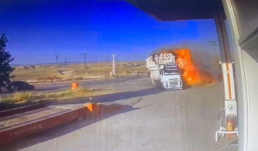 Silvan’da yanan kamyon akaryakıt istasyonuna girdi