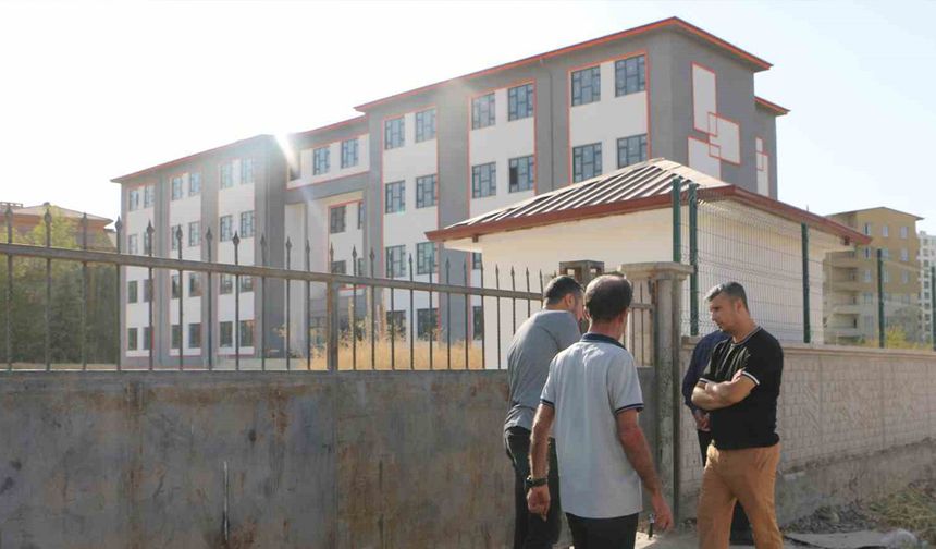 Diyarbakır’da 2 yıldır açılamayan okul