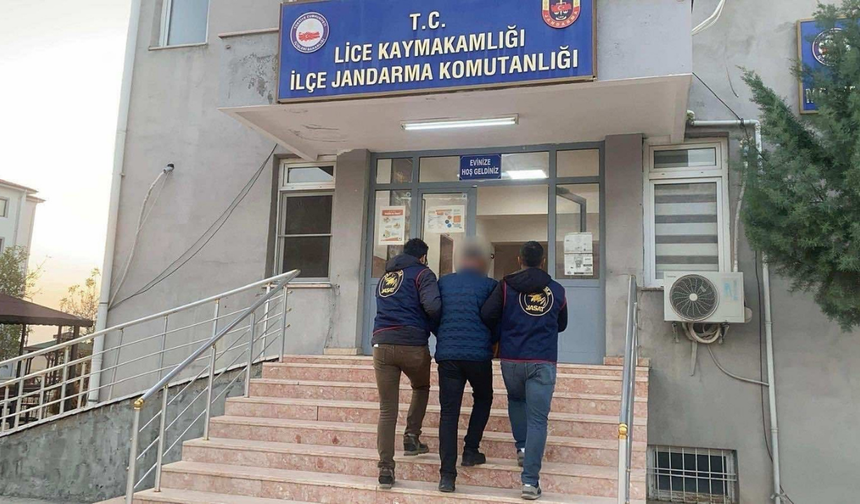 Lice’de 2 dosyadan aranan uyuşturucu zanlısı yakayı ele verdi