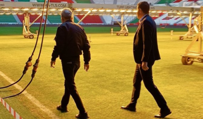 Diyarbakır stadyumu Premier kig standartlarına geçiyor! Yapay güneşle çim bakımı başladı