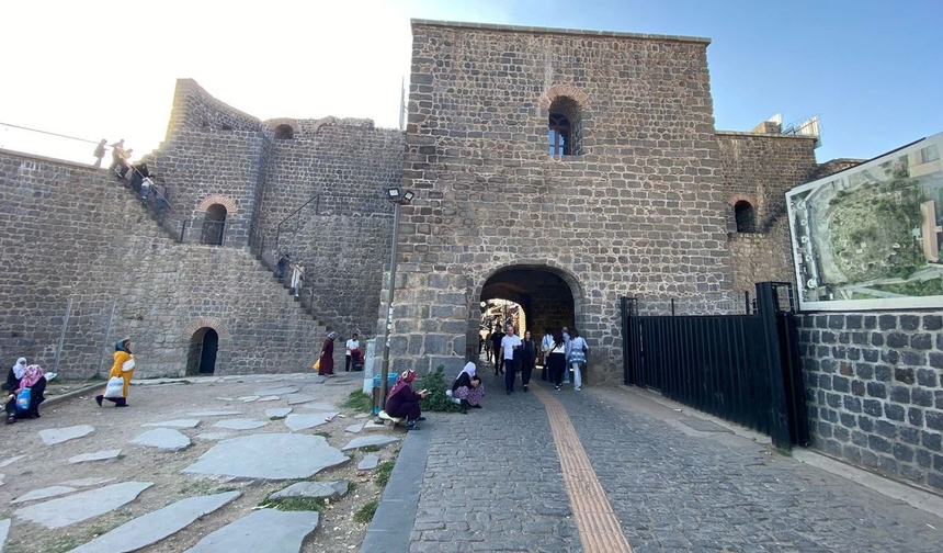 Diyarbakır’da yıllar sonra kürt asıllı 2 vali’nin mezarı ortaya çıktı