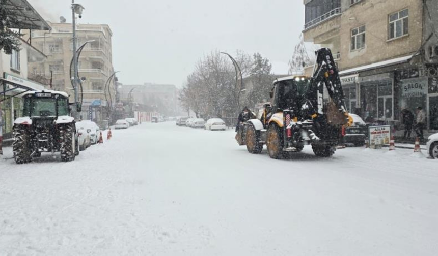 Çermik’te kış felaketi: Kar yağışı hayatı durdurdu, Sıcaklık -20’ye iniyor