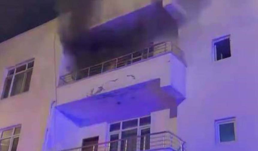 Diyarbakır’da ev alevlere teslim oldu