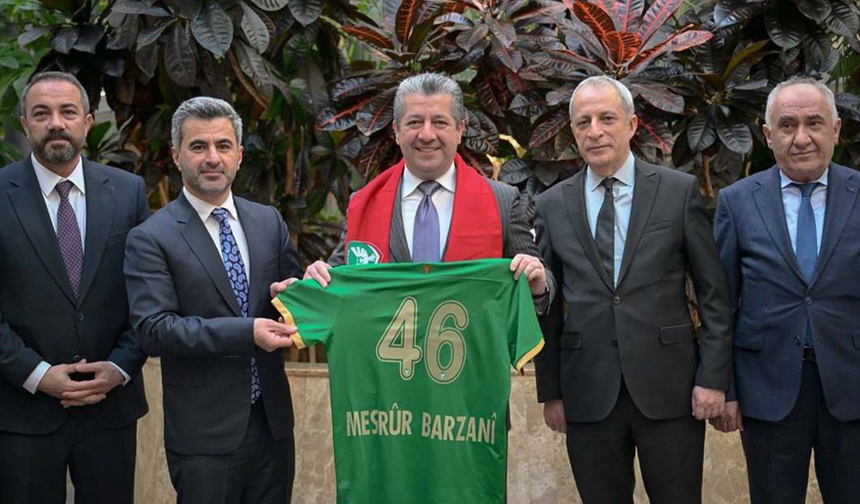 Amedspor Başkanı Nahit Eren’den Barzani’ye anlamlı hediye