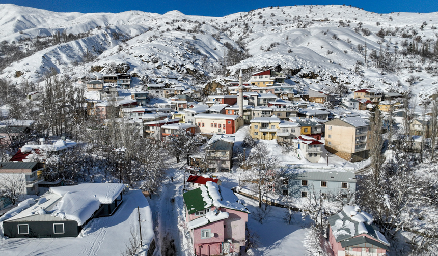 Çüngüş’te kar seferberliği: Bin 500 rakımdaki mahalle yolları açılıyor