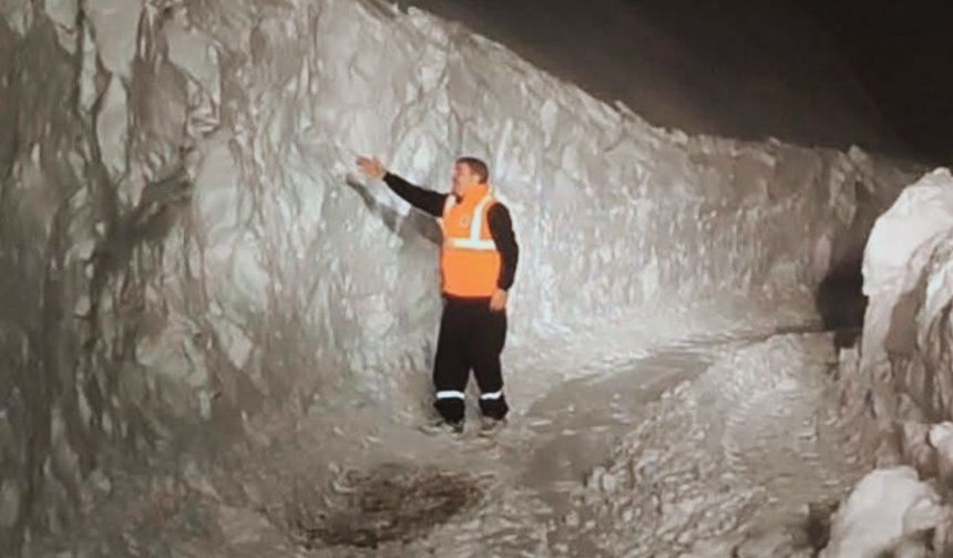 Diyarbakır'da kar kalınlığı 3 metreyi aştı: Görenler şaşırıyor