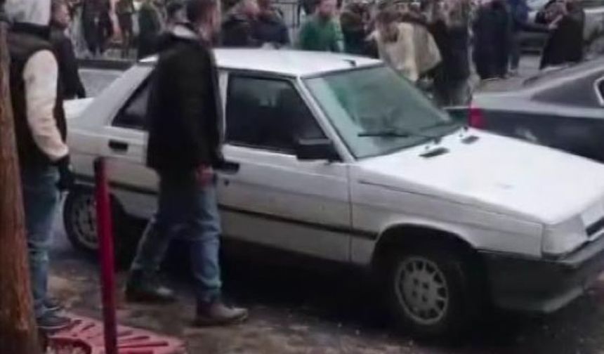 Diyarbakır'da düğün kavgaya dönüştü: Taş ve sopalı arbede yaşandı