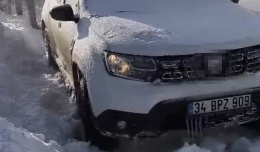 Çüngüş'te sağlık aracı karda mahsur kaldı: Endişeli anlar yaşandı