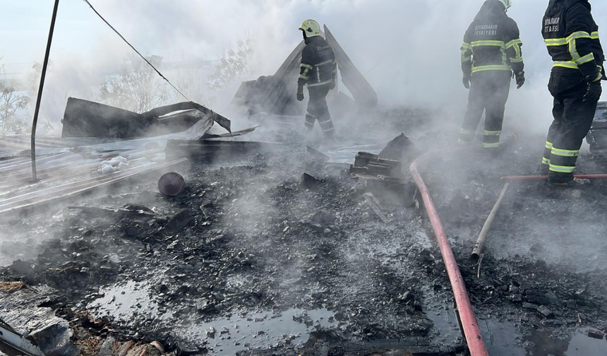 Diyarbakır’da okulda yangın paniği!