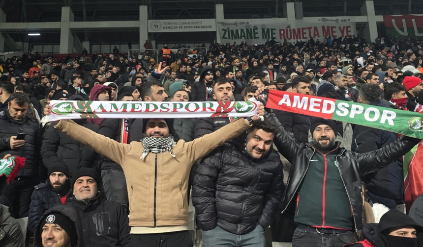 Diyarbakır’da soğuğa rağmen tribünler doldu: Amedspor taraftarı yine sahnedeydi