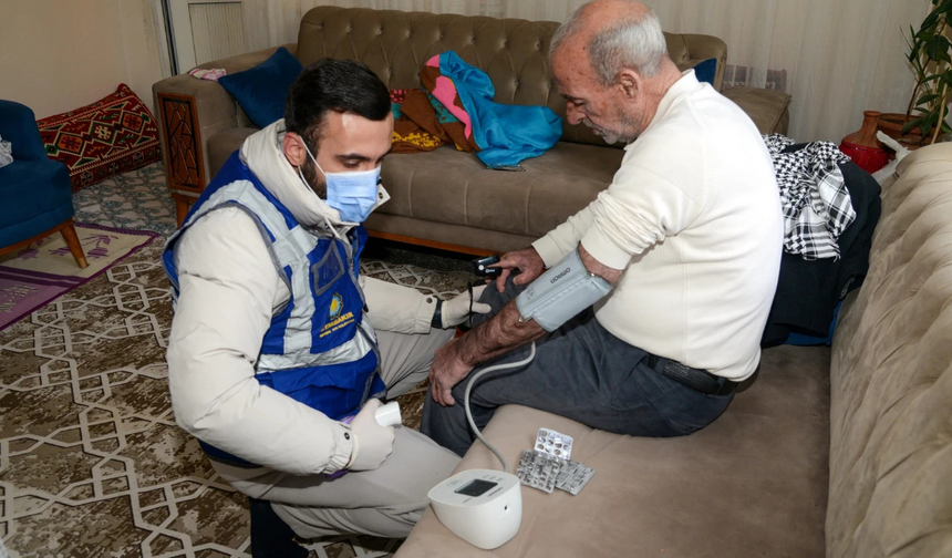 Diyarbakır’da yaşlılara kış mesaisi: Evde bakım hizmetleri aralıksız sürüyor