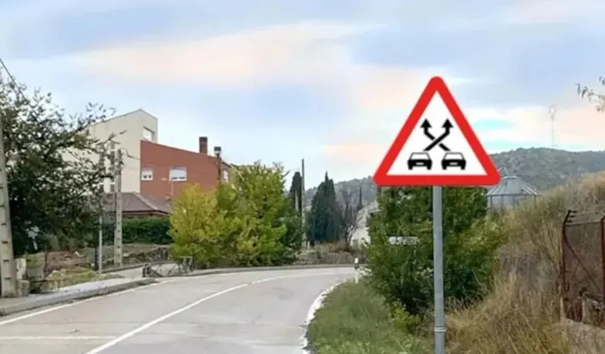 Sürücüler bu levhaya dikkat: İhlal eden dönüş arıyor