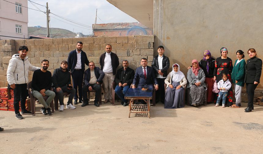 Sur'da Devlet Bahçeli adına 'Ramazan kolisi' dağıtıldı