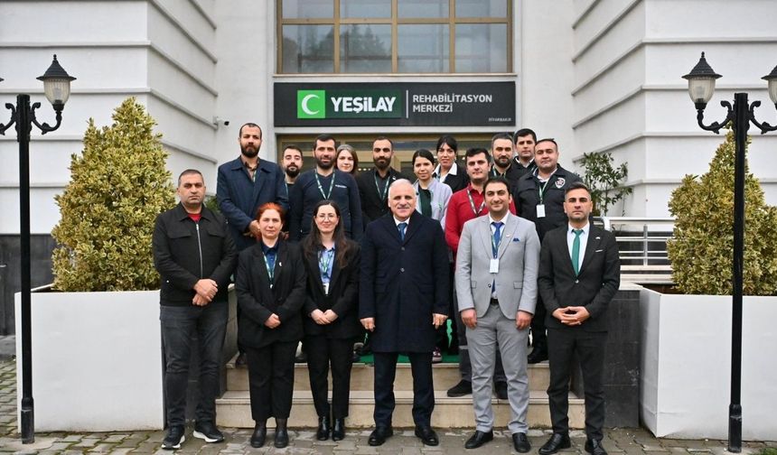 Diyarbakır'da bağımlılıkla topyekün mücadele: Vali Zorluoğlu Yeşilay'ı ziyaret etti
