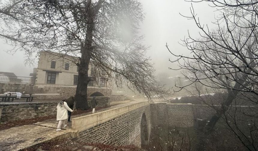 Diyarbakır'da 486 yıllık tarihi cami sise büründü