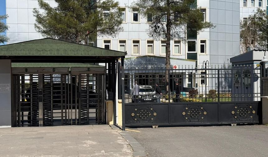 Diyarbakır'da şok olay: Adliye çıkışı kaçmaya çalışan zanlı vuruldu