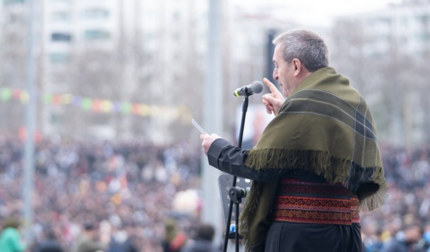 Amed Newrozu’nda Bakırhan’dan dikkat çeken çağrı: “Barış hukukunu kuralım”