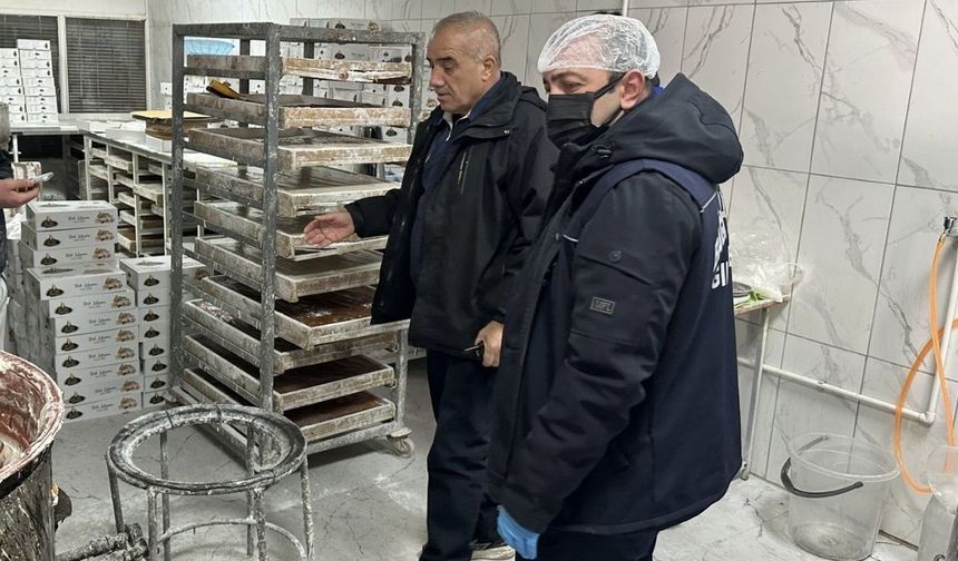 Diyarbakır'da merdiven altı işletmeye baskın: 1 ton lokum imha edildi