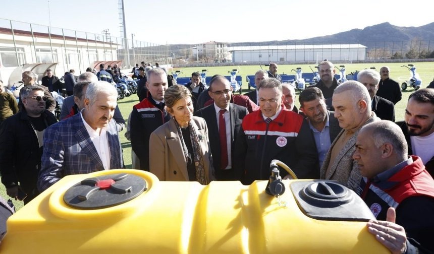 Diyarbakır'da çiftçiye dev hibe desteği: Makineleri teslim aldılar