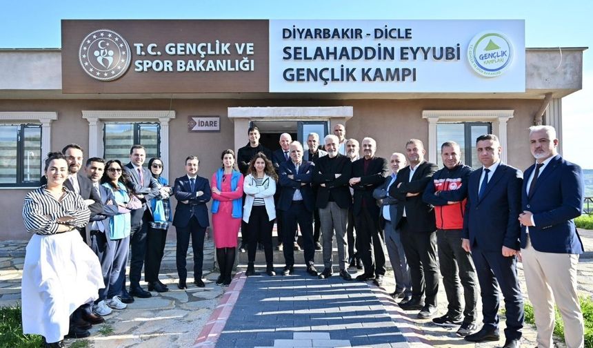 Diyarbakır'da gençlik buluşması: Vali ve Milletvekili talepleri dinledi