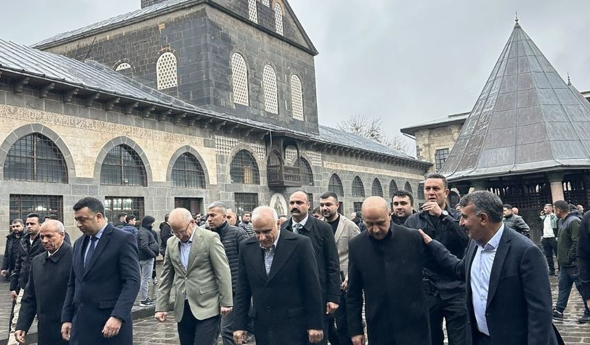 Diyarbakır'da on binler bayram namazında buluştu