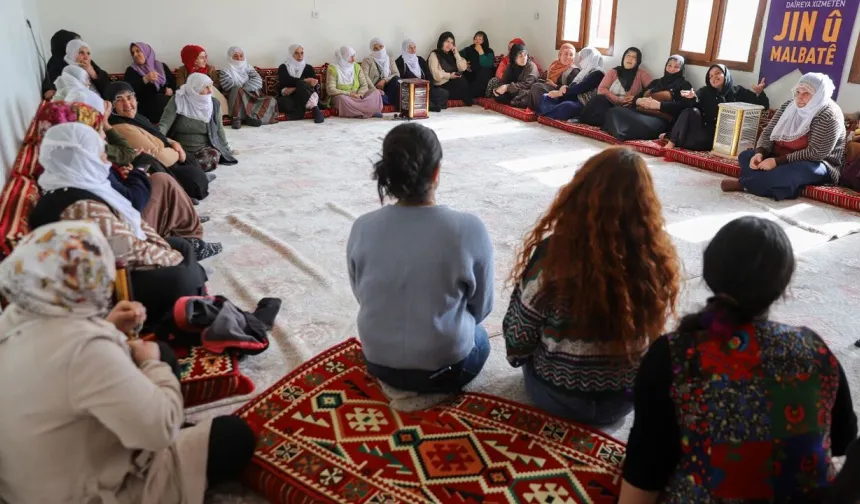 Diyarbakır'da 8 Mart heyecanı: İhtiyaç sahibi kadınların yüzü güldü